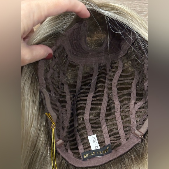 NEW Belle Tress Anatolia Wig In Rootbeer Float Blonde! Beautiful Short Bob - Picture 7 of 8